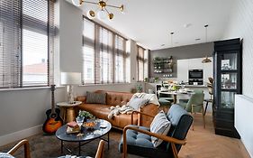 Cathedral Yard - Art Deco Luxury